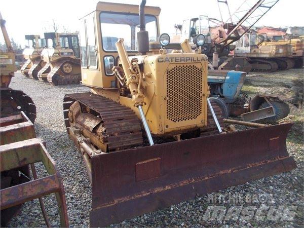 CAT D4D lánctalpas dózerek