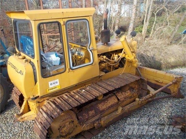 CAT D4D lánctalpas dózerek