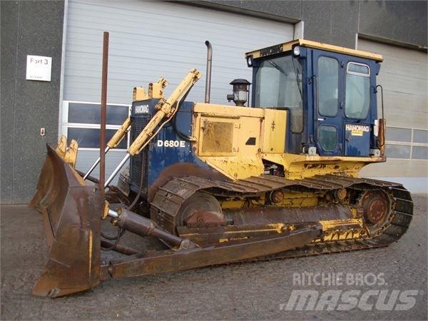 Hanomag D680E lánctalpas dózerek