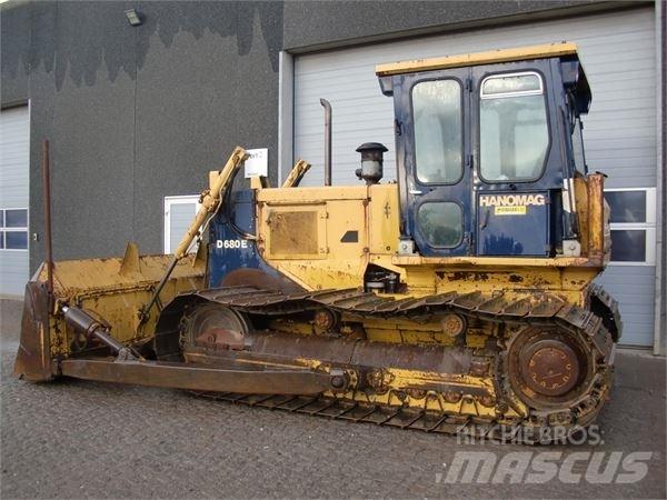 Hanomag D680E lánctalpas dózerek
