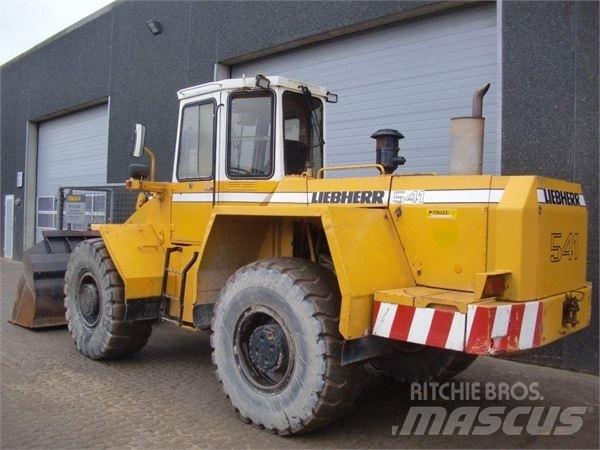 Liebherr 541 Gumikerekes homlokrakodók