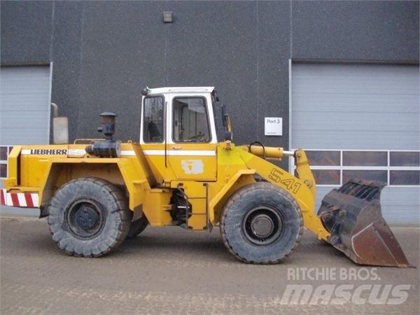 Liebherr 541 Gumikerekes homlokrakodók