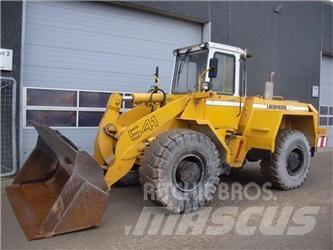 Liebherr 541 Gumikerekes homlokrakodók