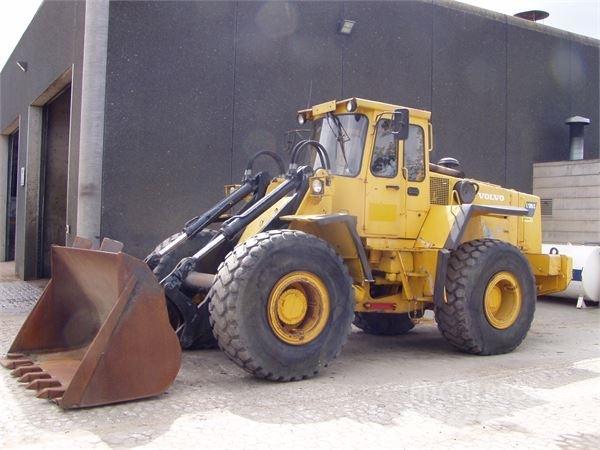 Volvo L120 Gumikerekes homlokrakodók