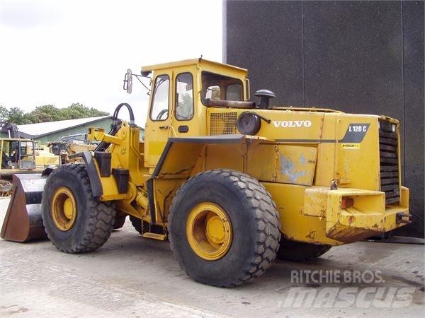 Volvo L120 Gumikerekes homlokrakodók