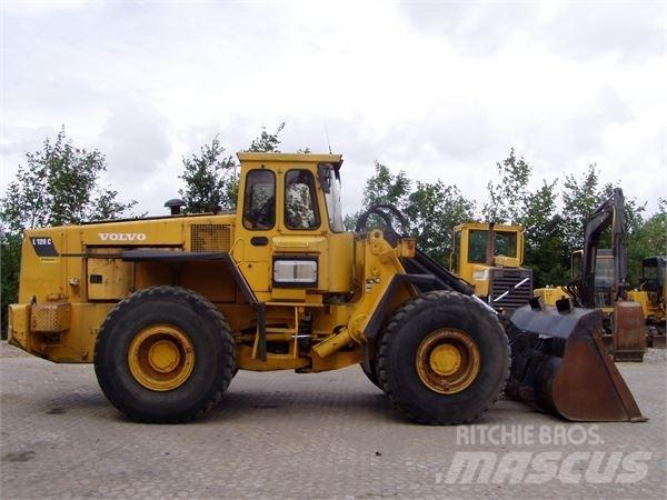 Volvo L120 Gumikerekes homlokrakodók
