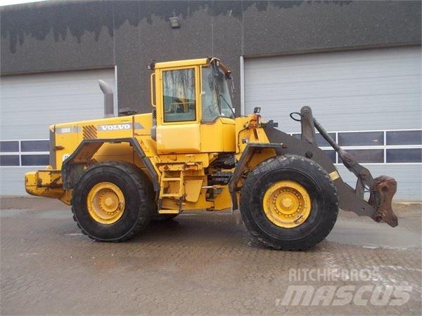 Volvo L120D Gumikerekes homlokrakodók