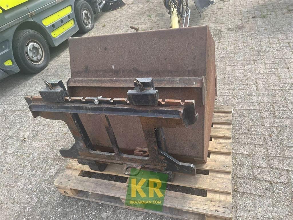 GiANT D332 Homlokrakodók és kotrók