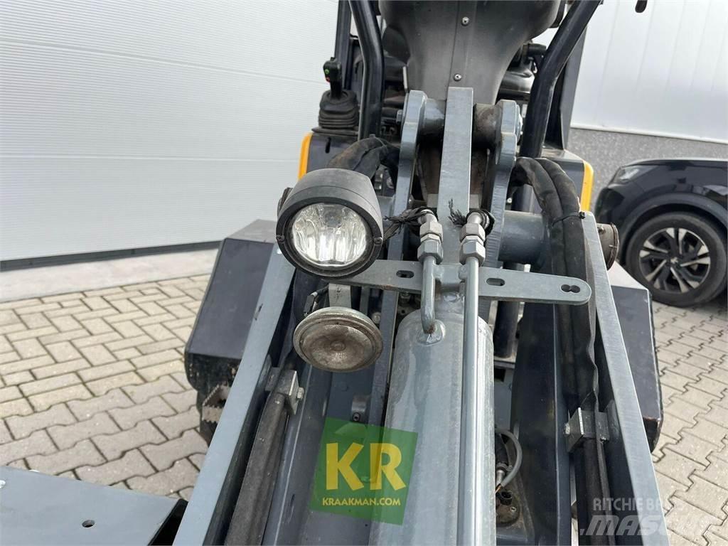 GiANT D332 Homlokrakodók és kotrók