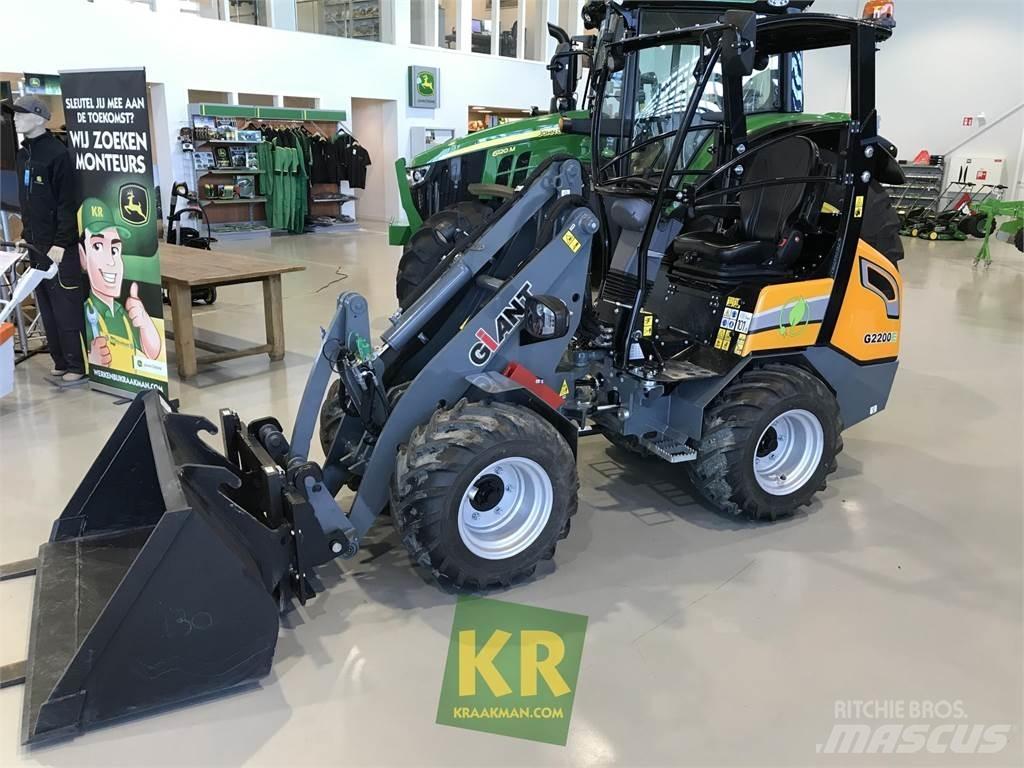 GiANT G2200E Homlokrakodók és kotrók