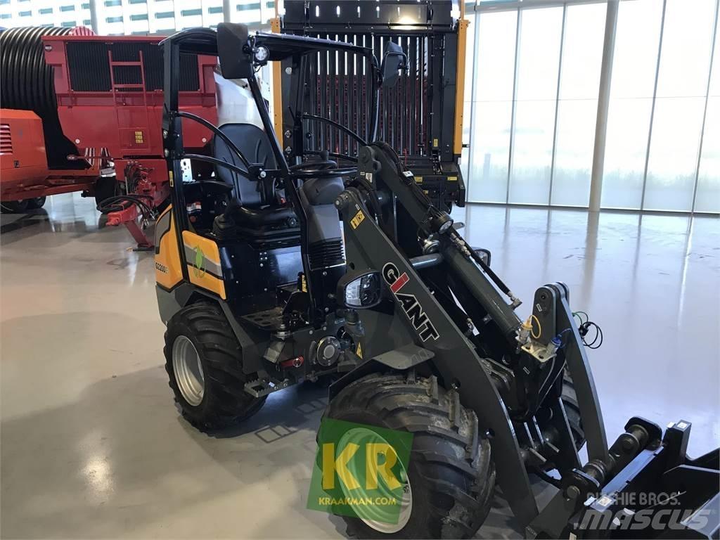 GiANT G2200E Homlokrakodók és kotrók