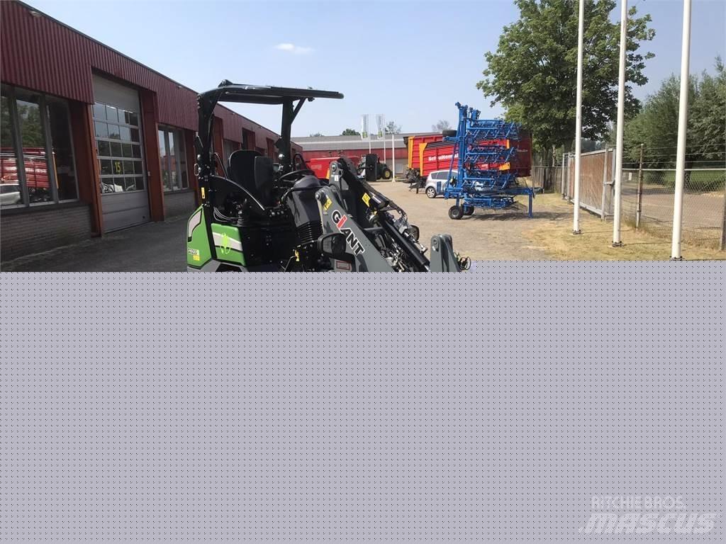 GiANT G2200E Homlokrakodók és kotrók