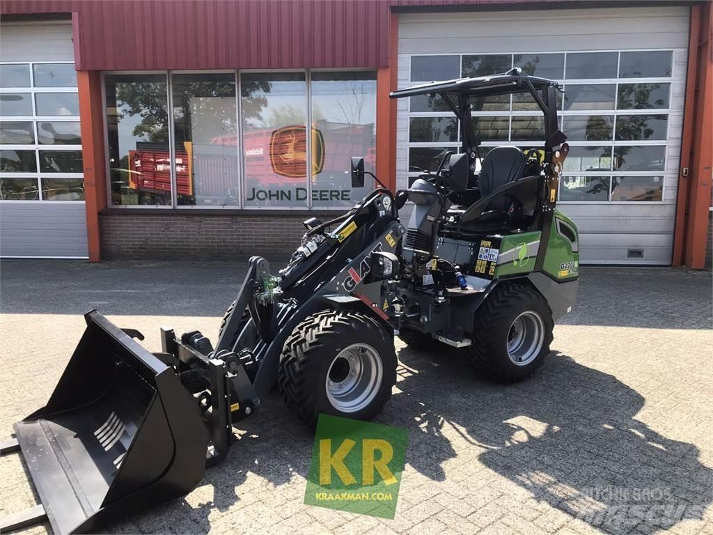 GiANT G2200E Homlokrakodók és kotrók