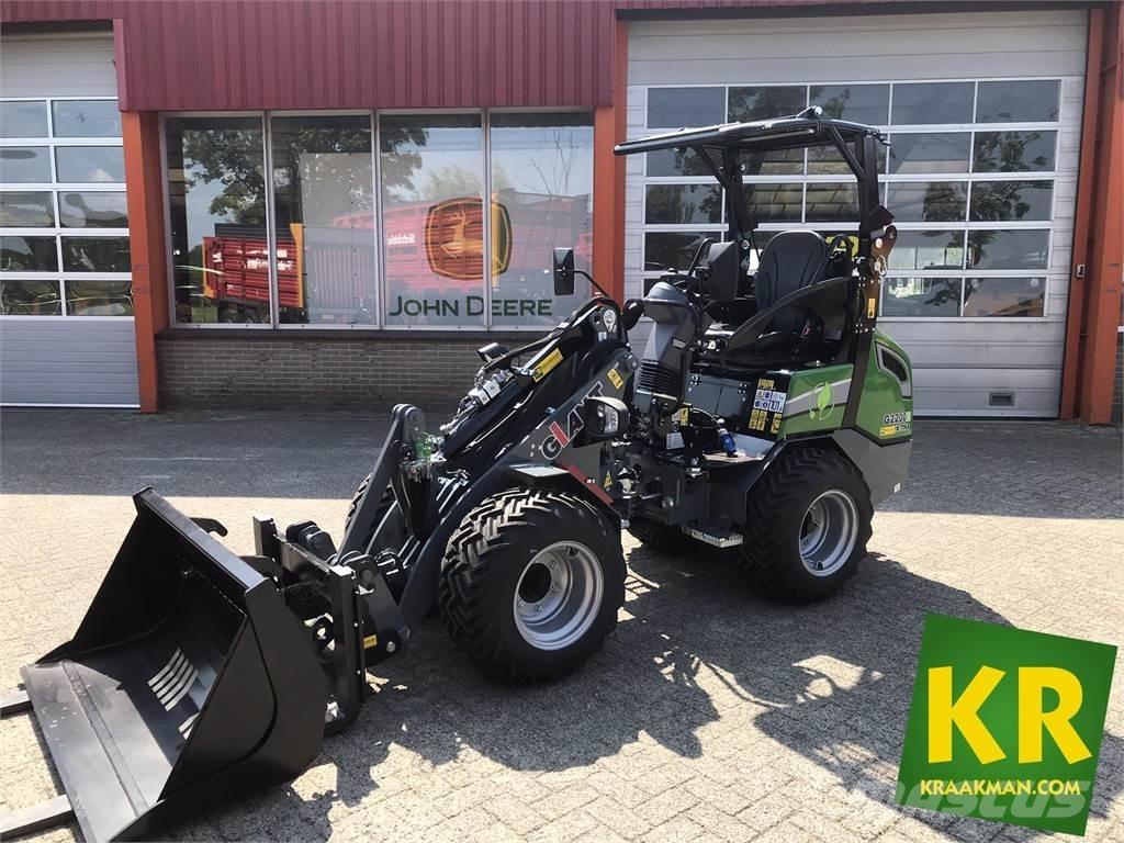 GiANT G2200E Homlokrakodók és kotrók