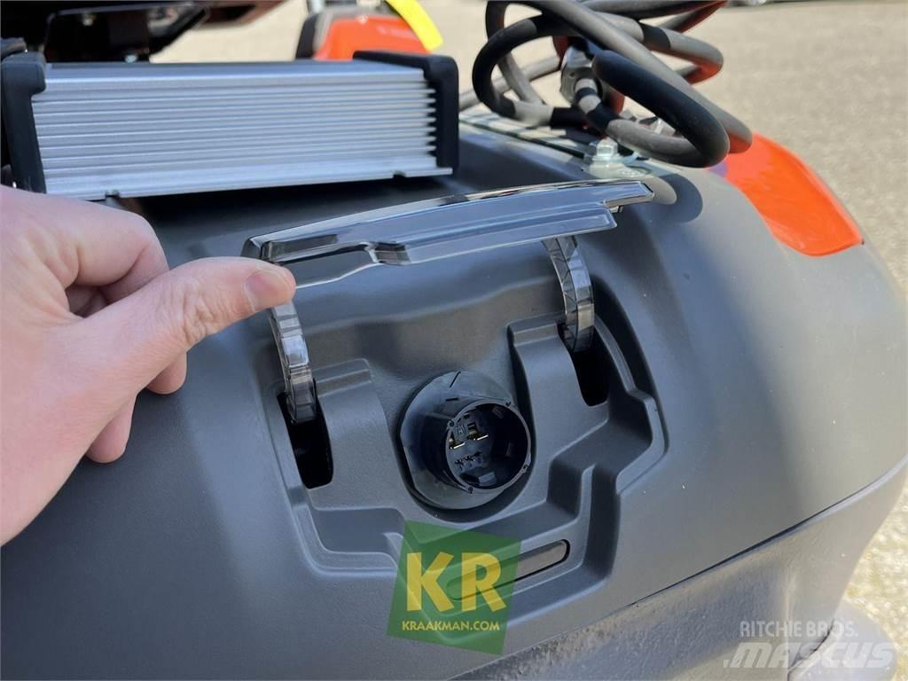 Husqvarna R200iX Ráülős fűnyírók