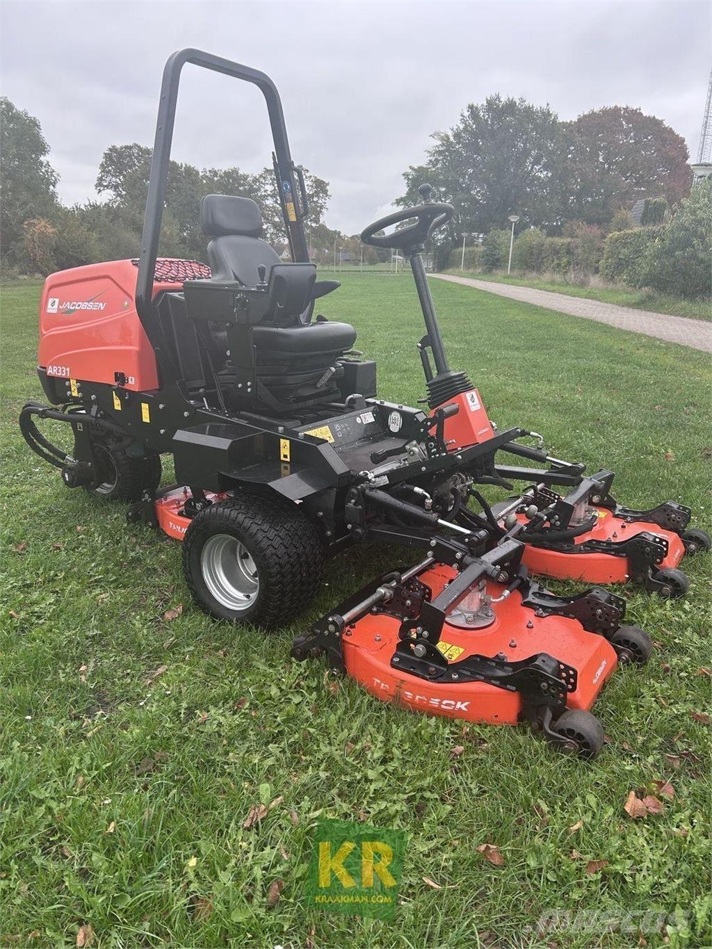Jacobsen AR331 Három késhengeres fűnyírók