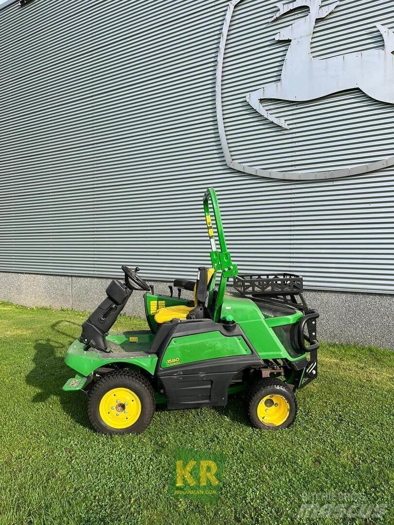 John Deere 1580 Három késhengeres fűnyírók