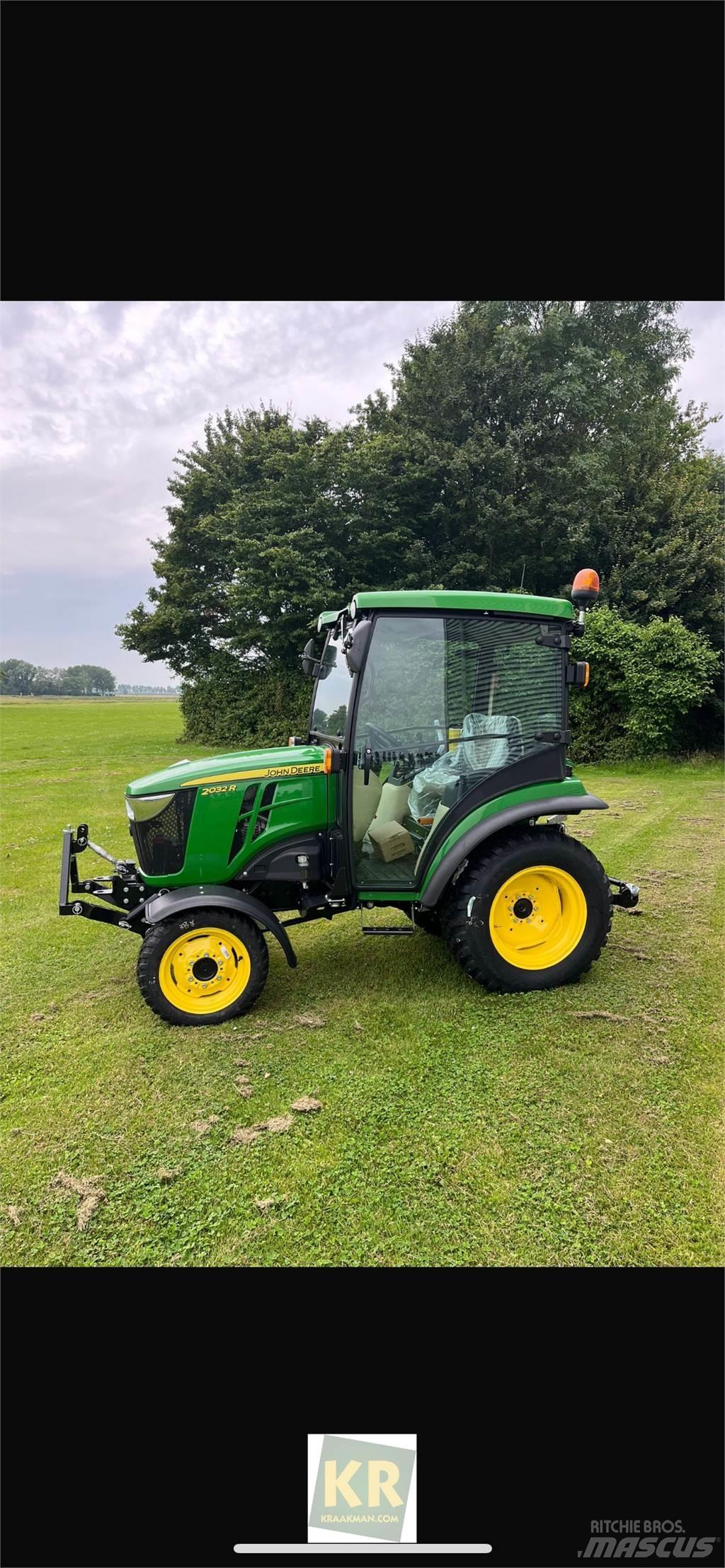 John Deere 2032R Kompakt traktorok