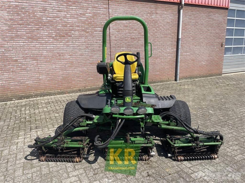 John Deere 8700A Golfpálya karbantartó gépek