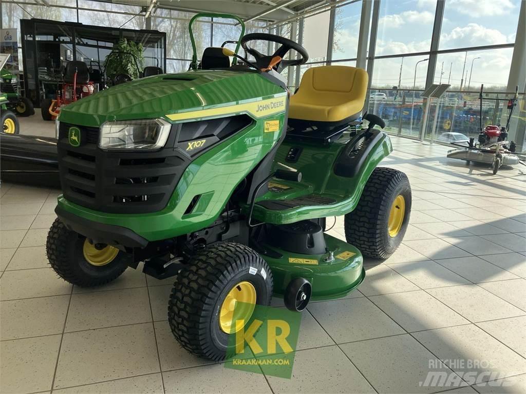 John Deere X107 Ráülős fűnyírók