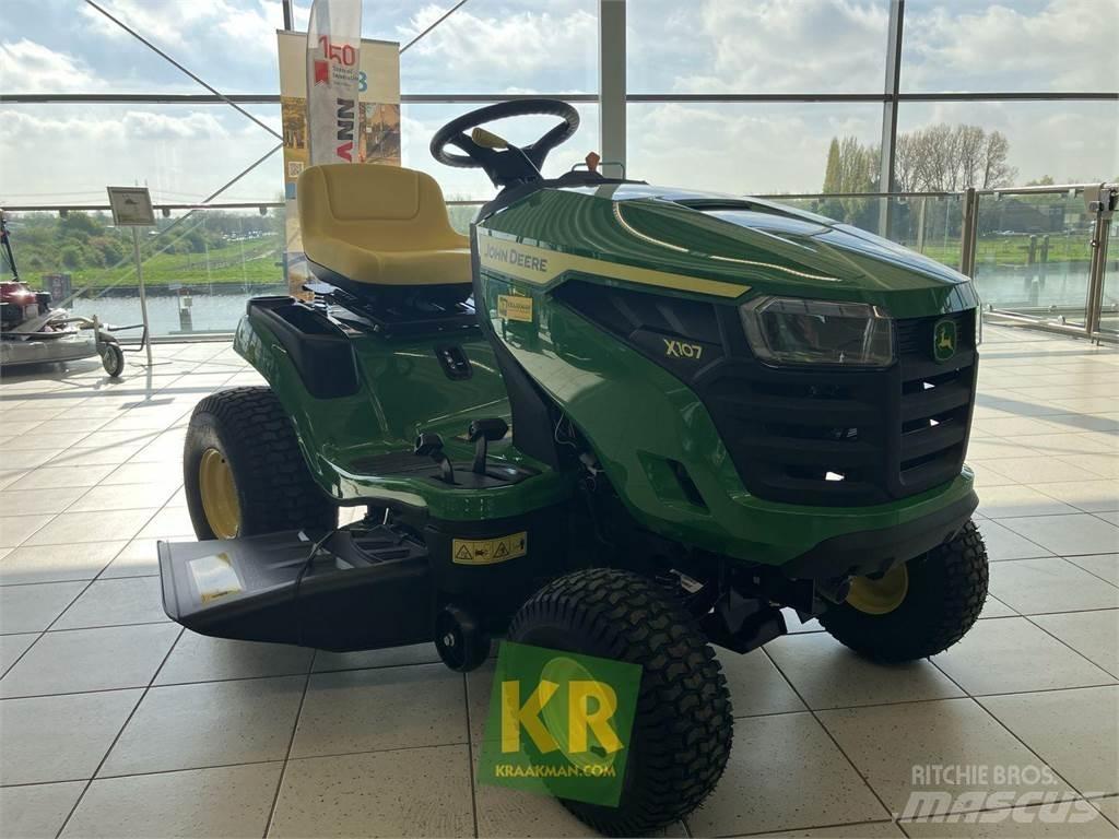 John Deere X107 Ráülős fűnyírók