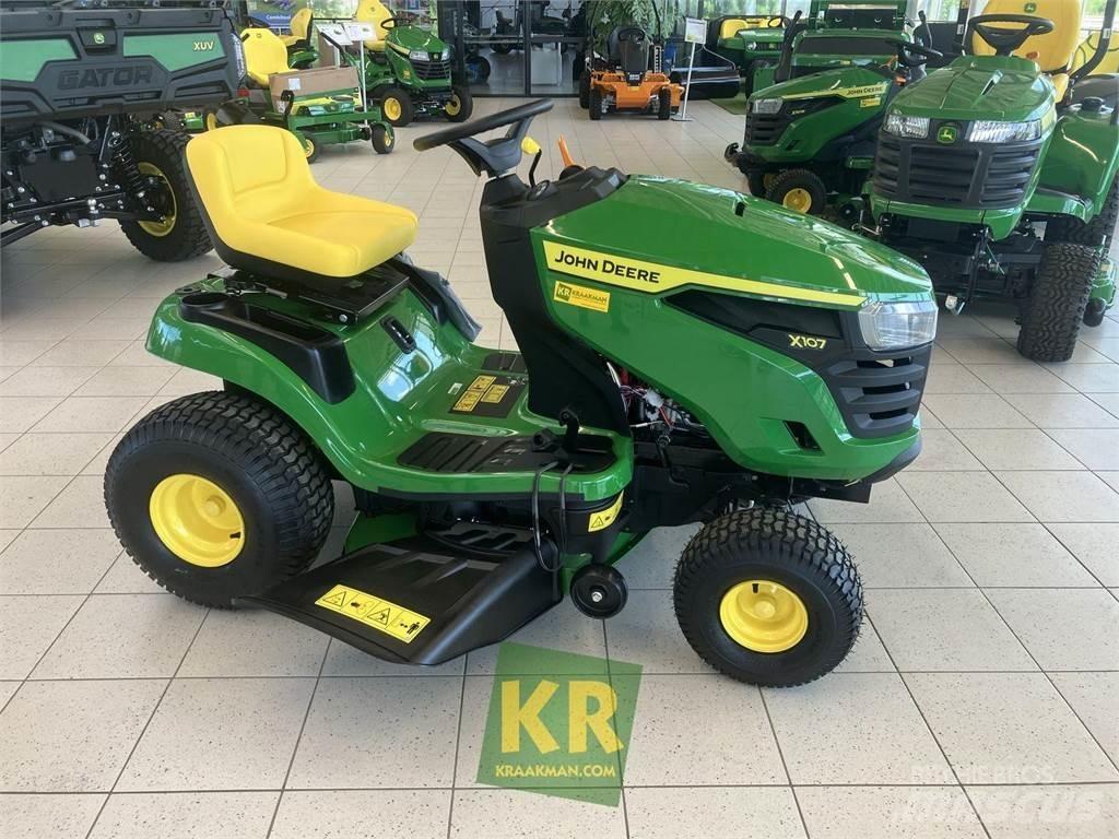 John Deere X107 Ráülős fűnyírók