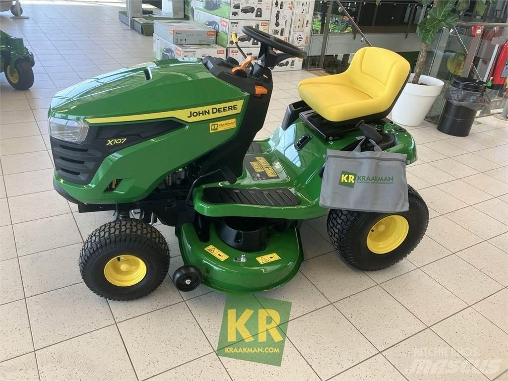 John Deere X107 Ráülős fűnyírók