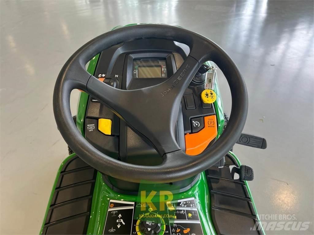 John Deere X380 Ráülős fűnyírók