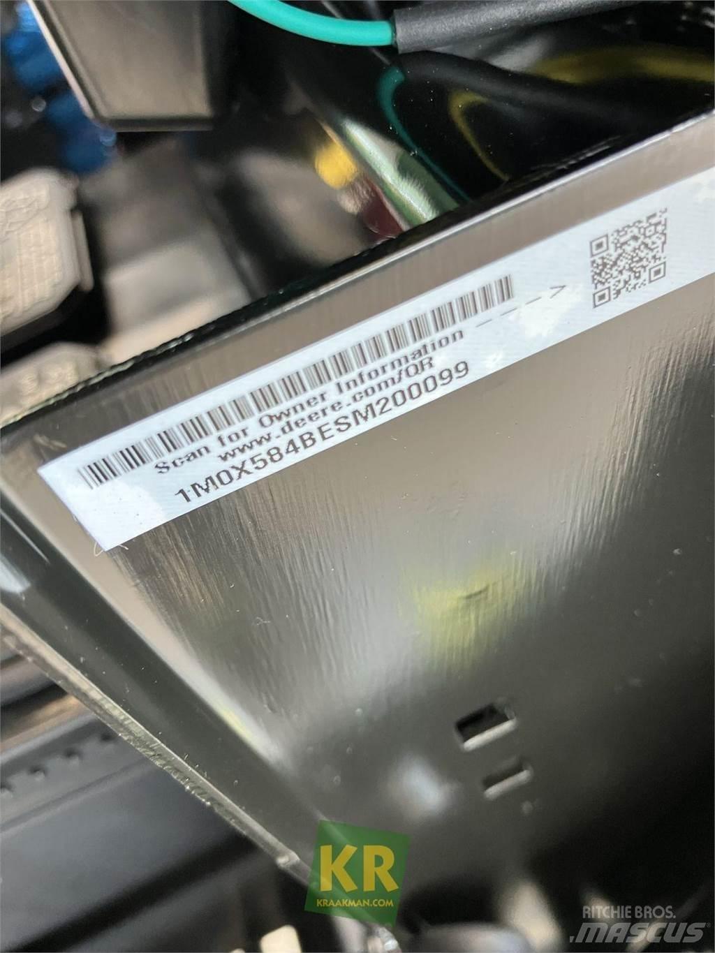 John Deere X584 Ráülős fűnyírók