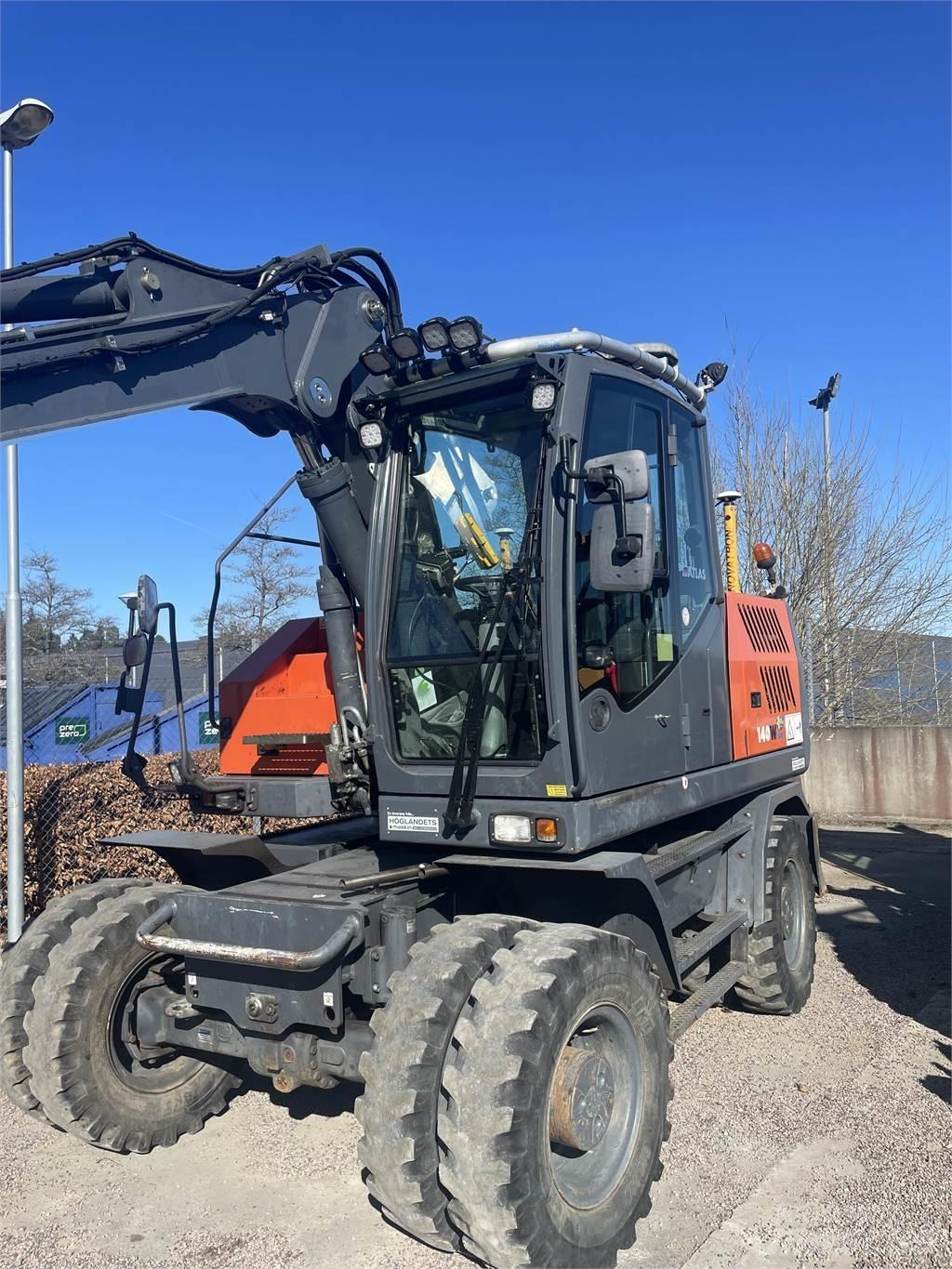 Atlas 140W Gumikerekes kotrók