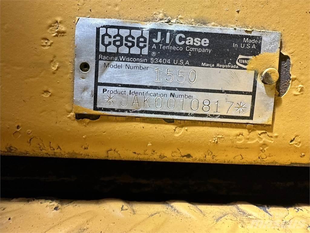 CASE 1550 lánctalpas dózerek