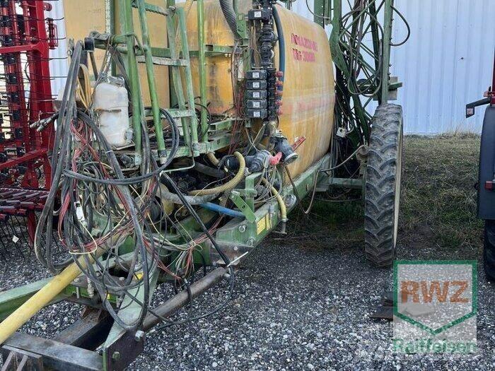 Amazone UG 3000 Vontatott trágyaszórók