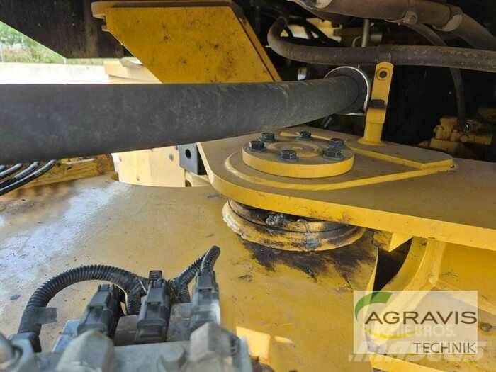 CAT 930 M Gumikerekes homlokrakodók