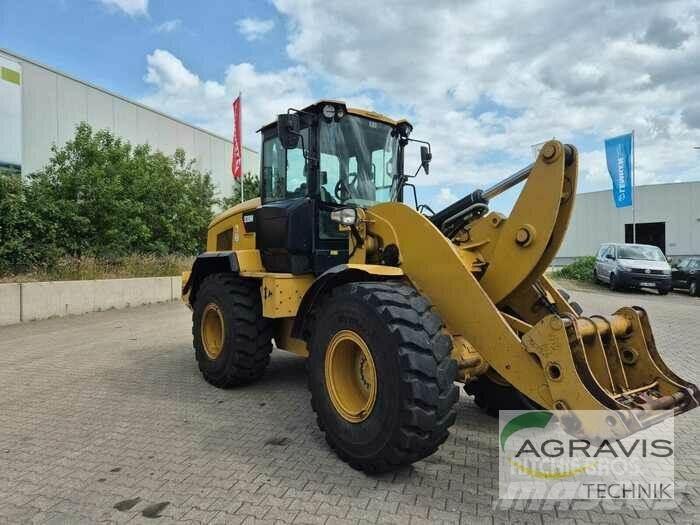 CAT 930 M Gumikerekes homlokrakodók