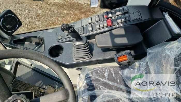 CLAAS TORION 530 Gumikerekes homlokrakodók