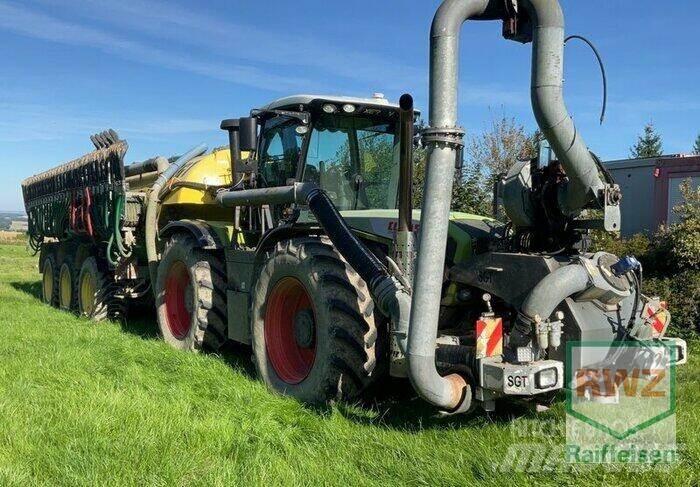 CLAAS XERION 3800 TRAC Trágyaszóró