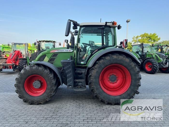 Fendt 718 VARIO S4 Traktorok
