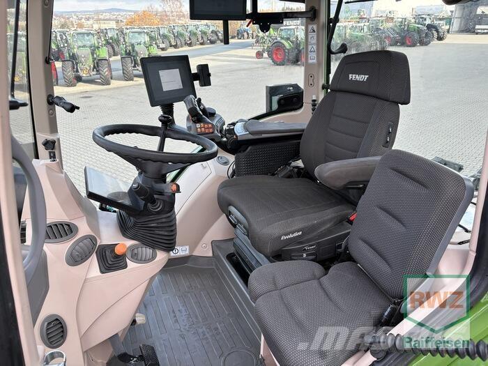 Fendt 728 Vario Traktorok