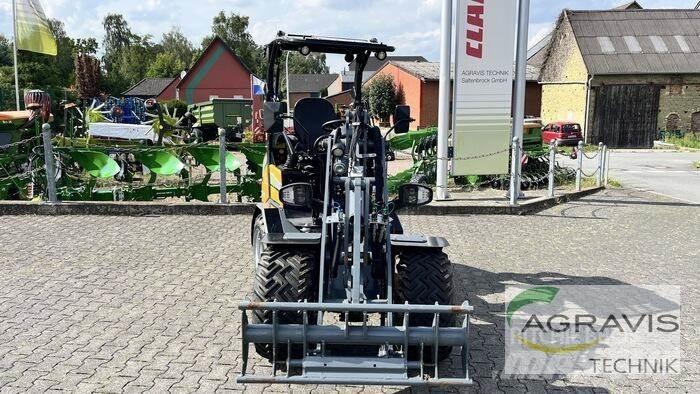 GiANT G2200E Gumikerekes homlokrakodók