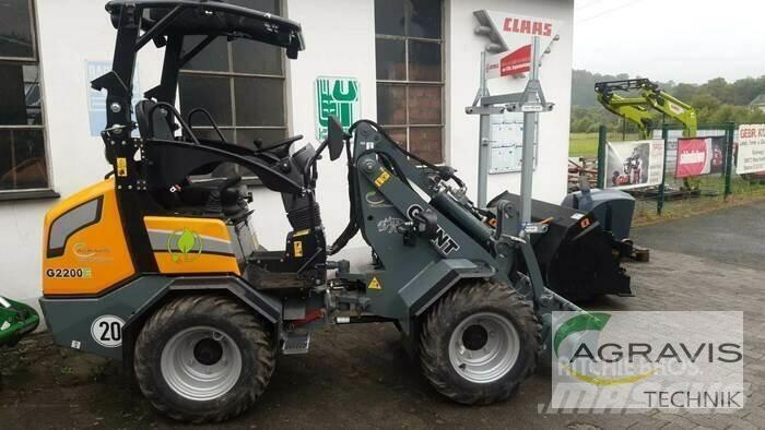 GiANT G2200E-3 Gumikerekes homlokrakodók
