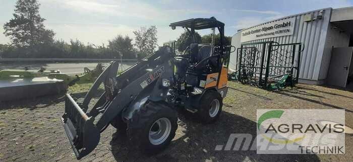 GiANT G2300 HD Gumikerekes homlokrakodók