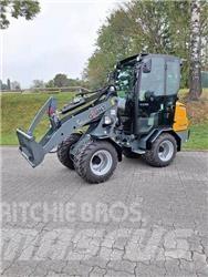 GiANT G2300 HD Gumikerekes homlokrakodók