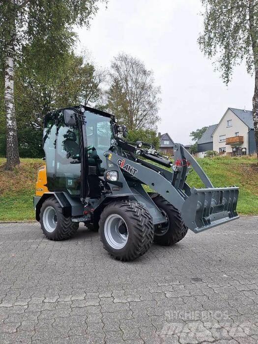 GiANT G2300 HD Gumikerekes homlokrakodók