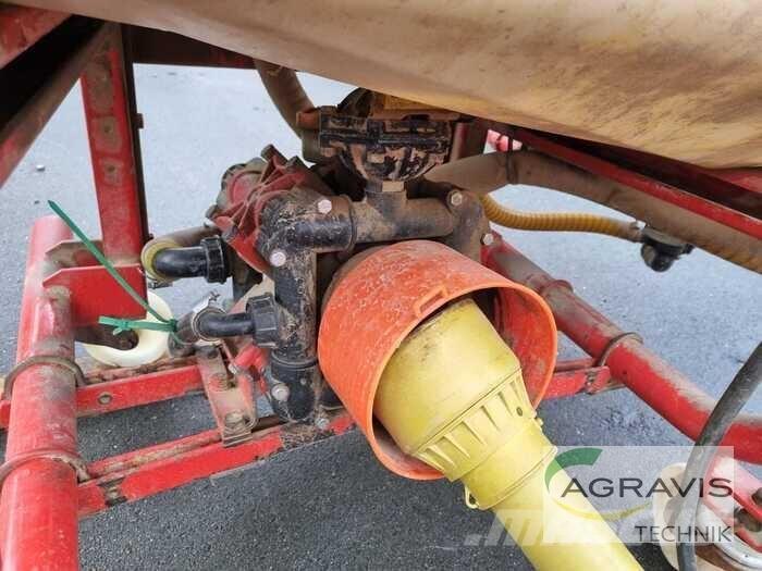 Holder F 815 HM Vontatott trágyaszórók