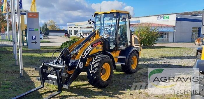 JCB 409 AGRI STUFE V Gumikerekes homlokrakodók