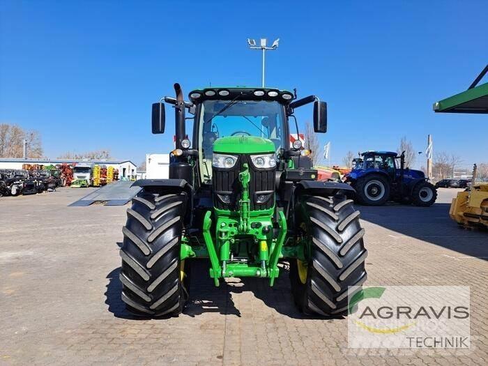 John Deere 6215 R Traktorok