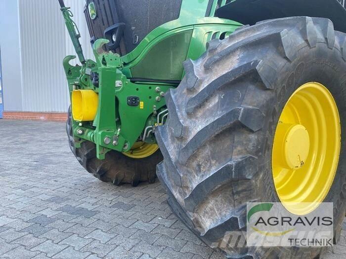 John Deere 6215 R Traktorok
