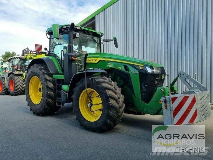 John Deere 8310 R Traktorok