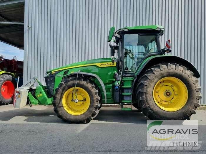 John Deere 8310 R Traktorok