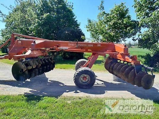Kuhn XM32 Borona